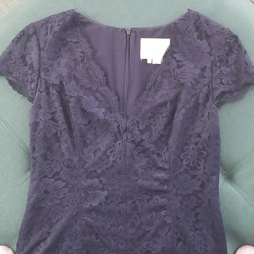 Weddington Way Navy Lace V neck dress 💙